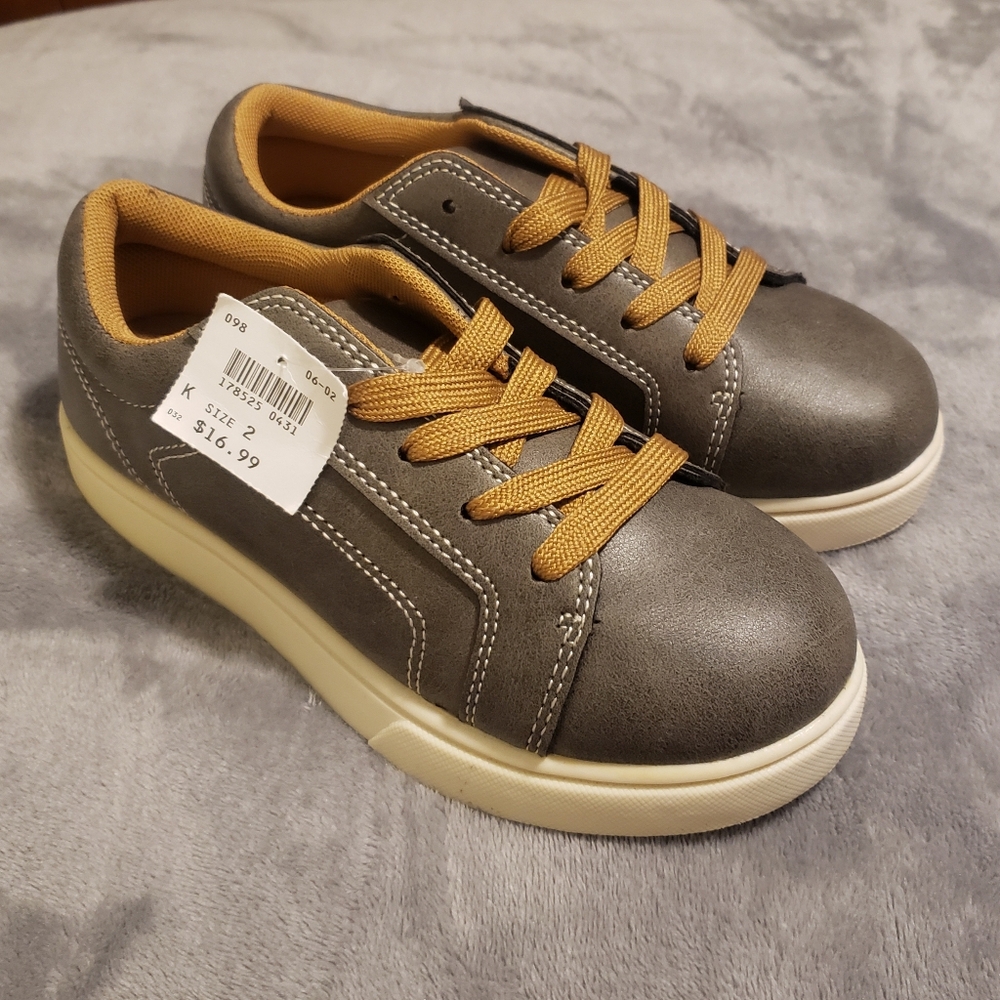 Zoe & Zac Dwight Kids Shoes (Youth Size 2)